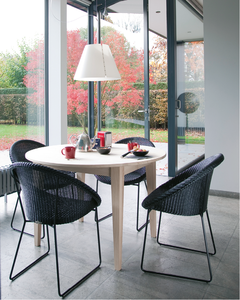 Vincent-Sheppard-Joe-dining-chair-black-sled-base-Lille-dining-table