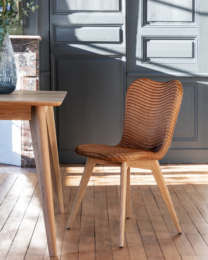 Vincent-Sheppard-Lily-dining-chair-oak-base-Dan-dining-table