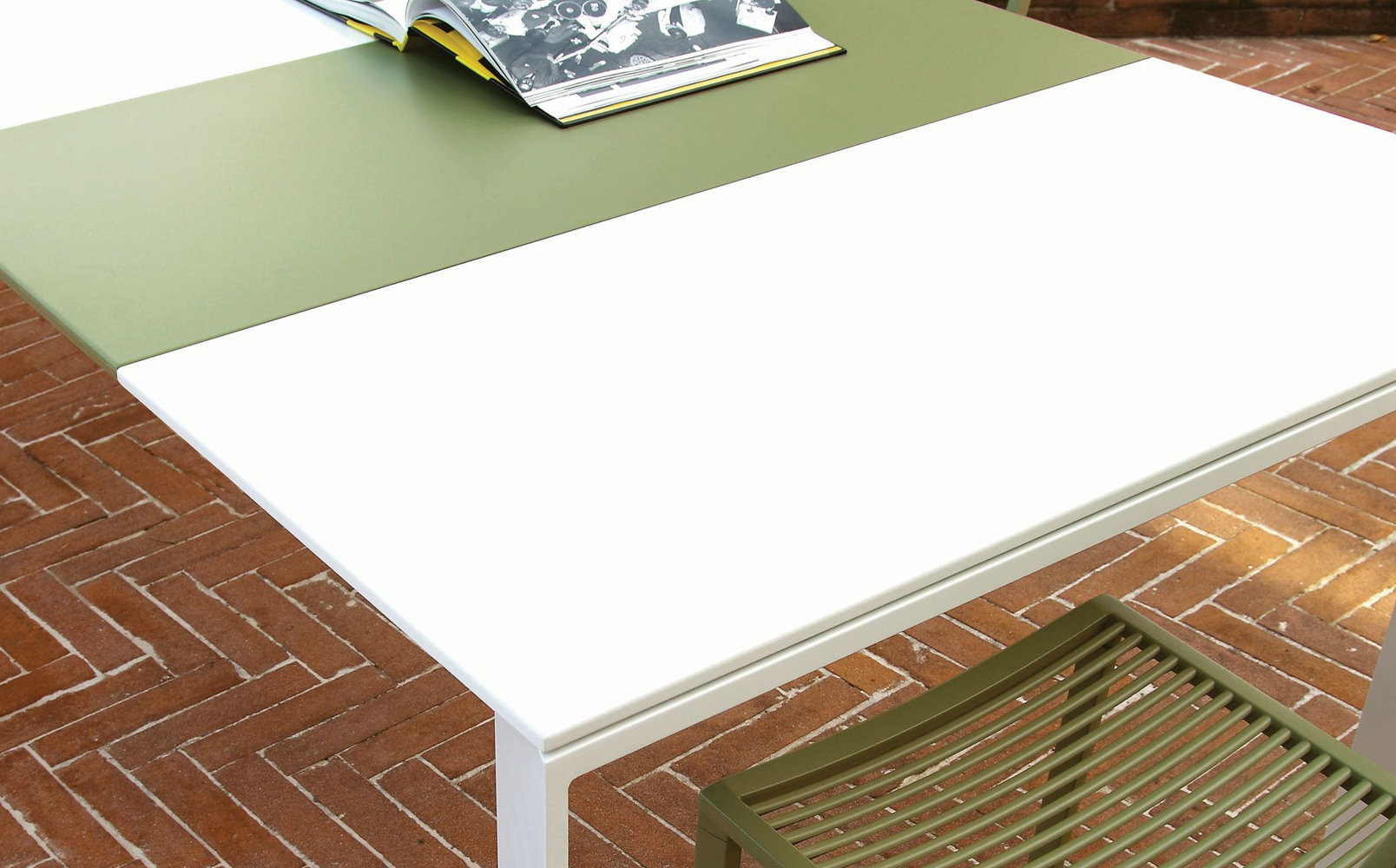 fast-grande-arche-dining-table