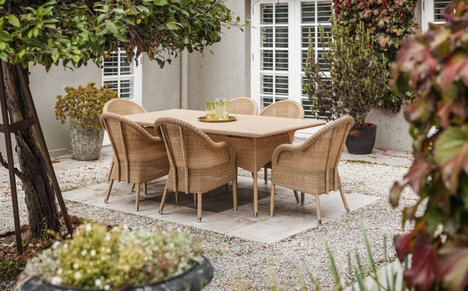 Safi_Dining_Table_Mia_Chairs_2