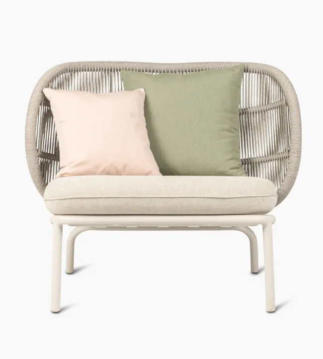vincent-sheppard-kodo-lounge-chair-dune-white-almond-seat-with-cushions-front-f9