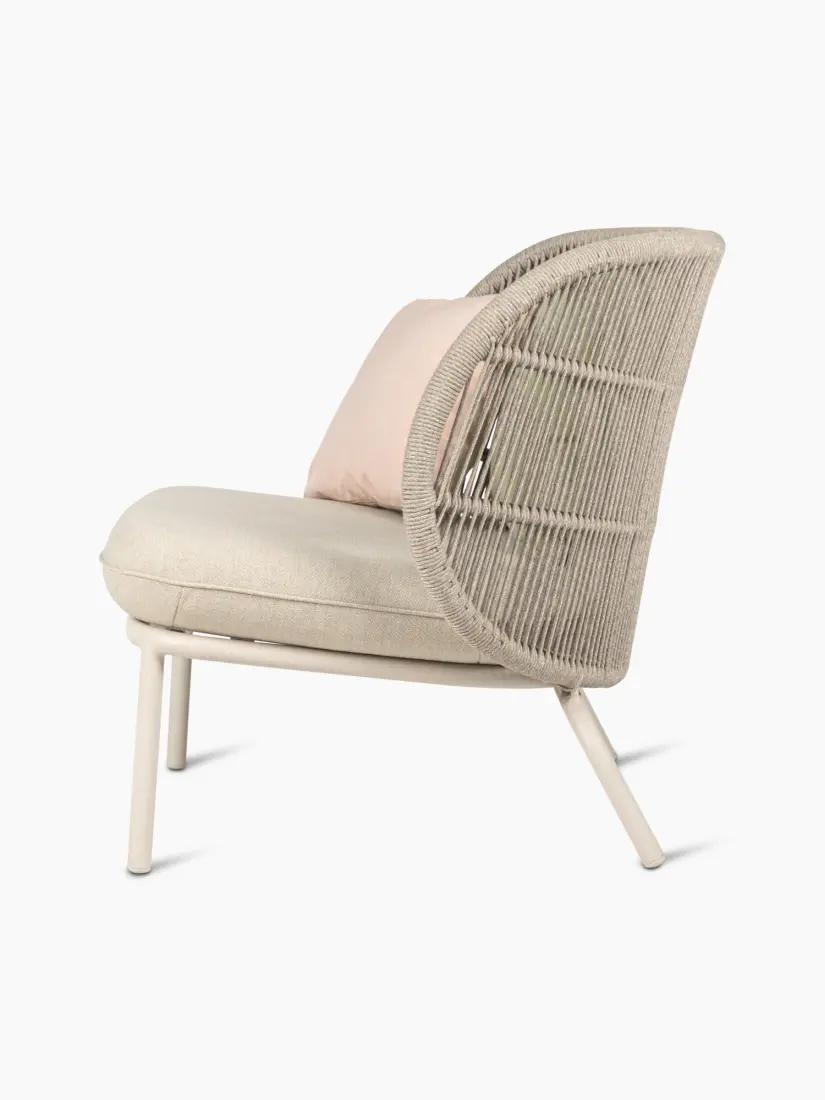 vincent-sheppard-kodo-lounge-chair-dune-white-almond-seat-with-cushions-side-f9