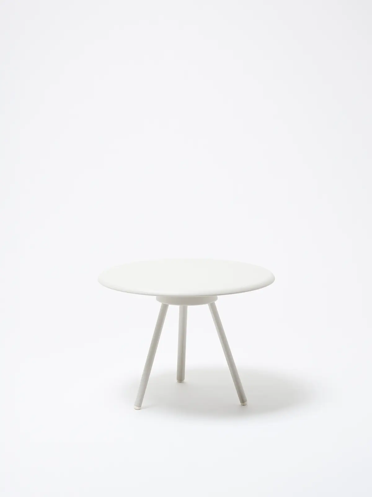 fast-zebracoffeetable-white-cu3-1500x2000