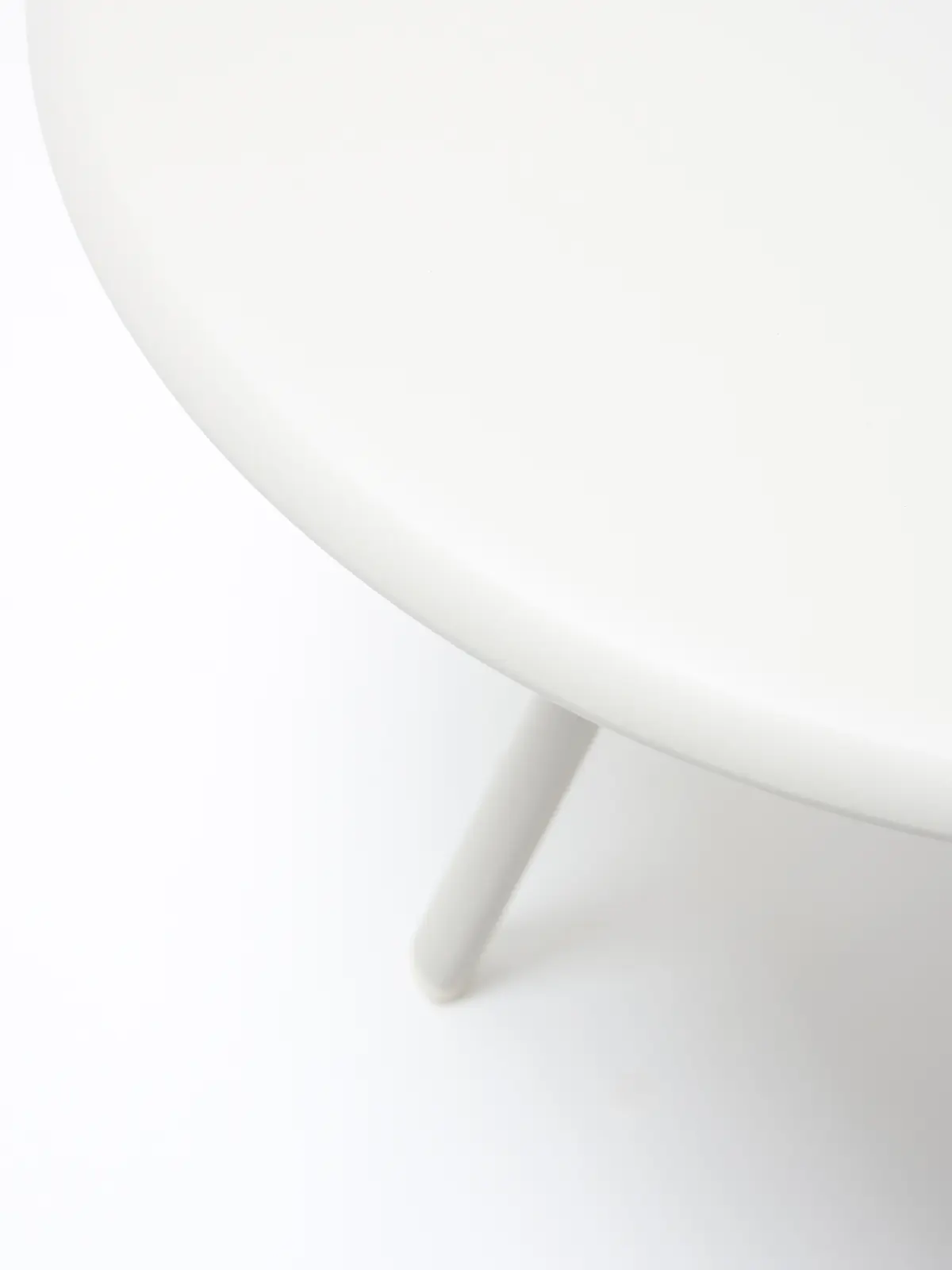 fast-zebracoffeetable-white-cu2-1500x2000