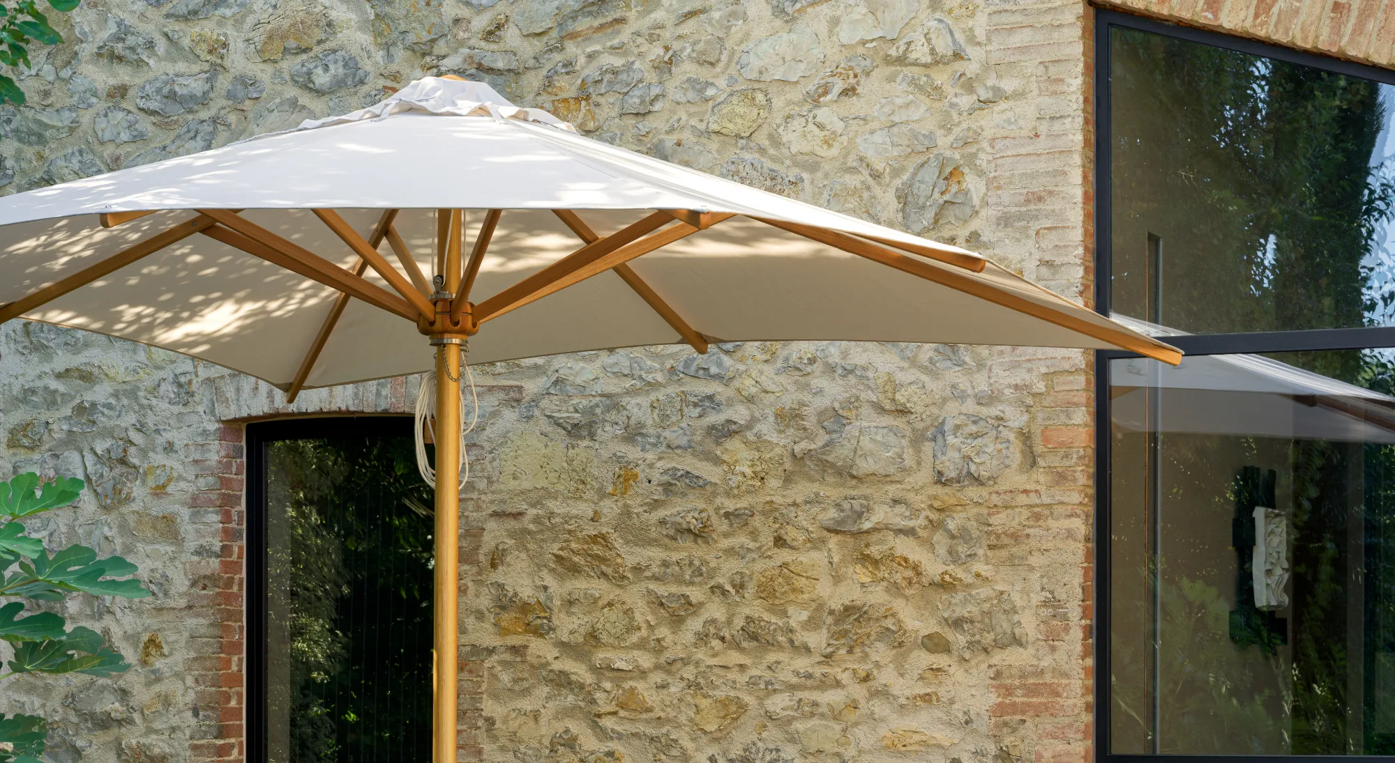 vincent-sheppard-wicked-lounge-sofa-cofee-table-terracotta-florence-parasol-hr