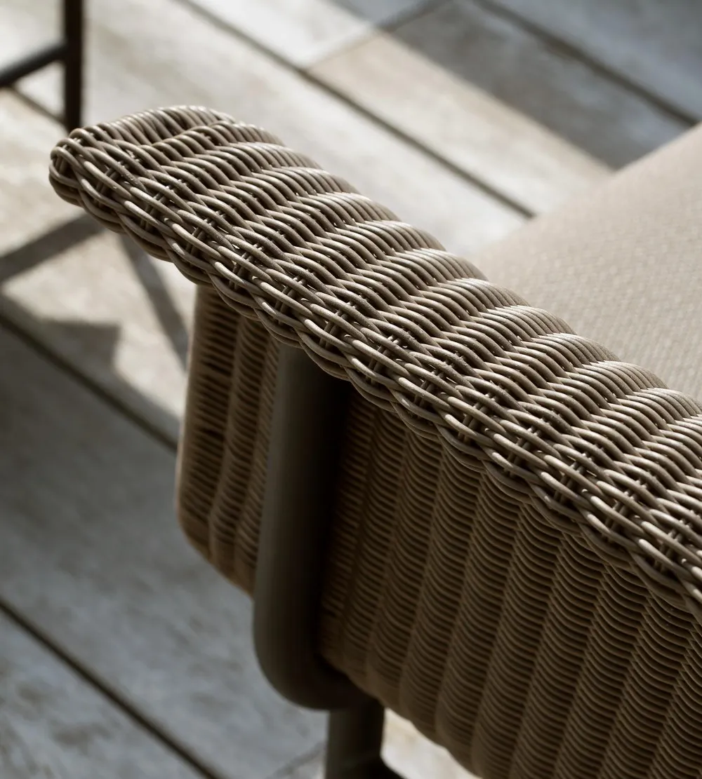 vincentsheppard-wickedloungechairtaupe-a2-300dpi