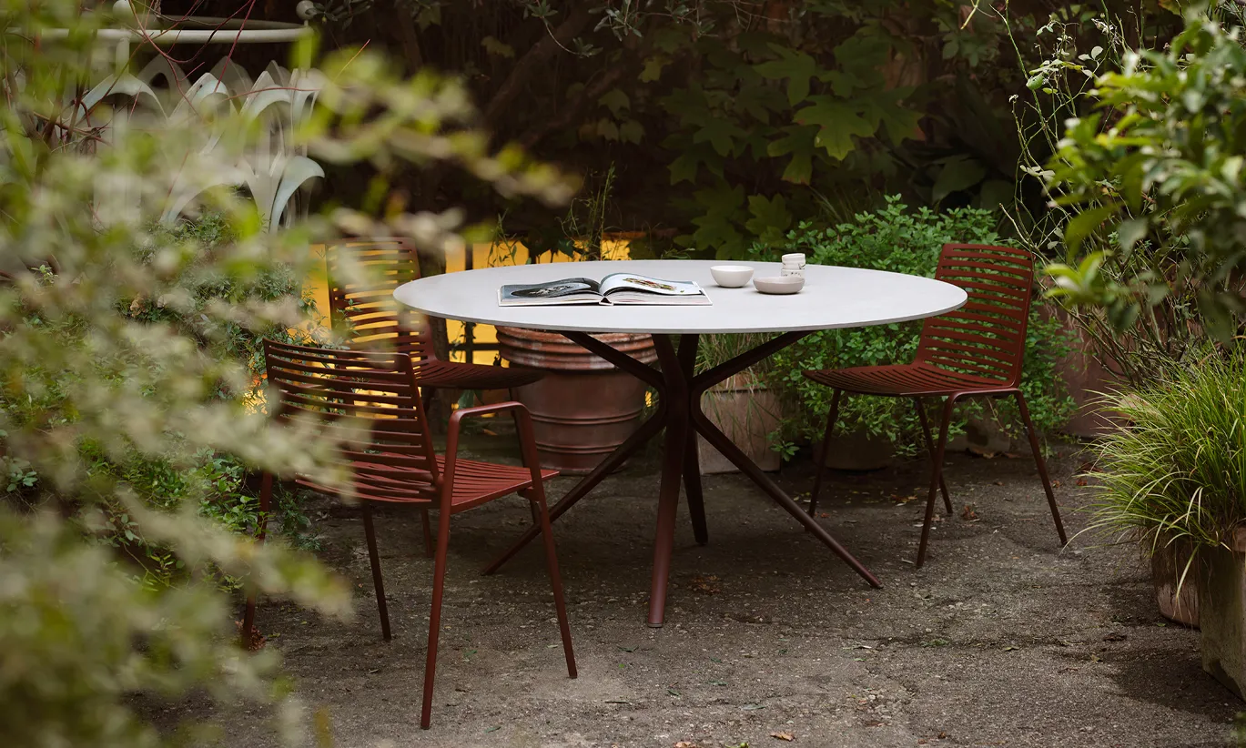 fast-zebraarmchair-moaitable-maracuja-2000x2667