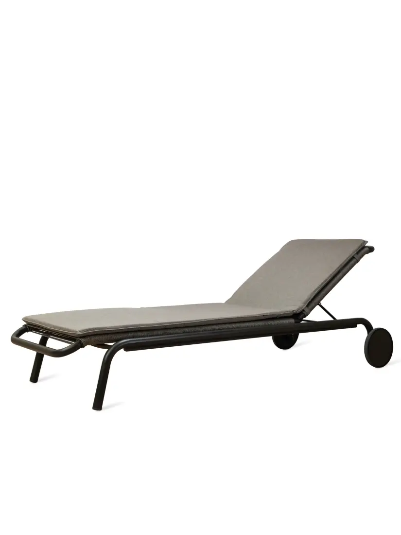 vincentsheppard-kodo-sunlounger-carbonbeigecush-ff-300dpi