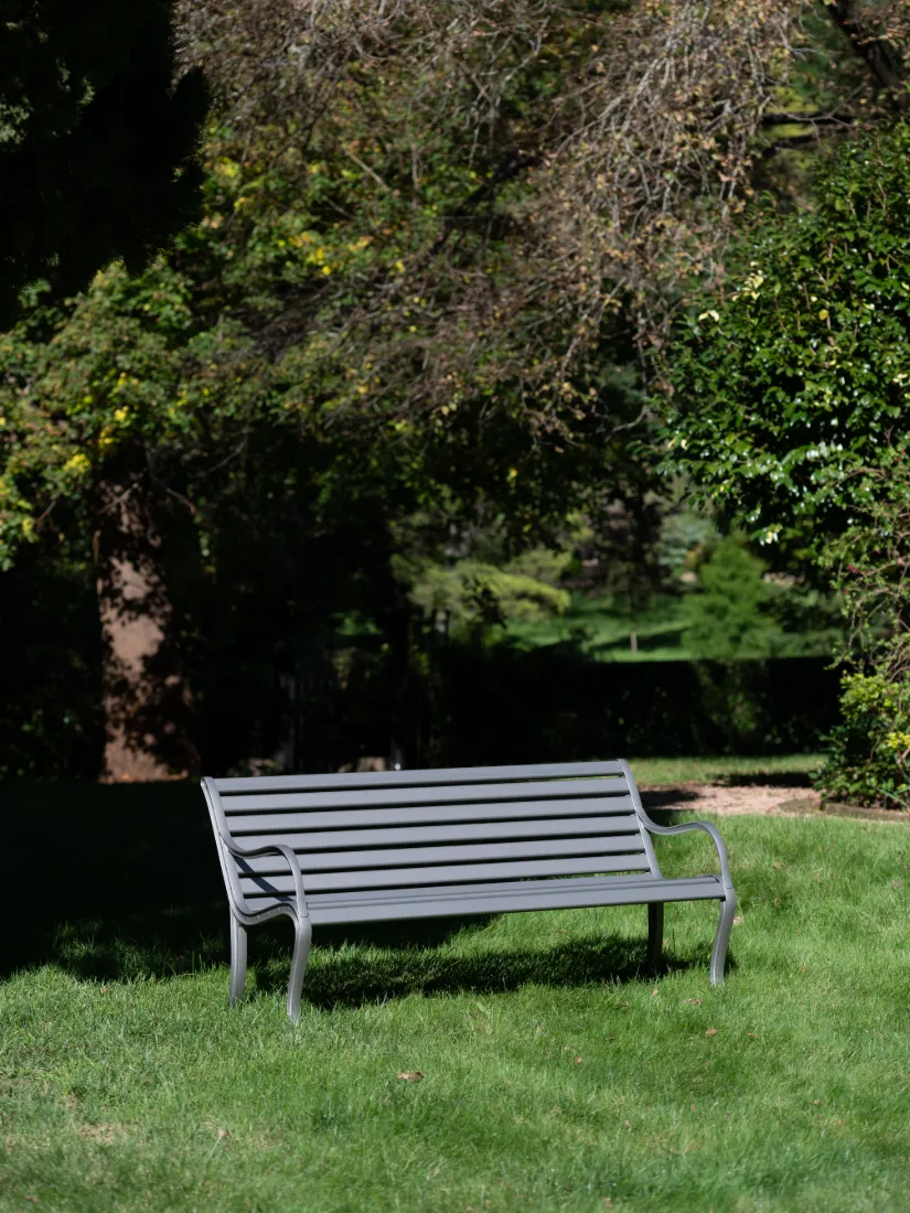 Fast Outdoor Oasi bench 3-seater in Iron Grey