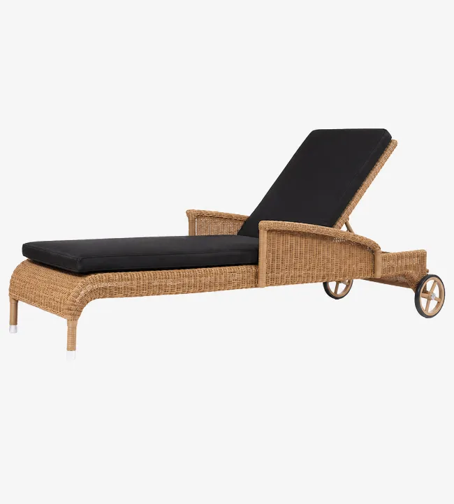 safi-sunlounge-with-arms-and-black-cushion