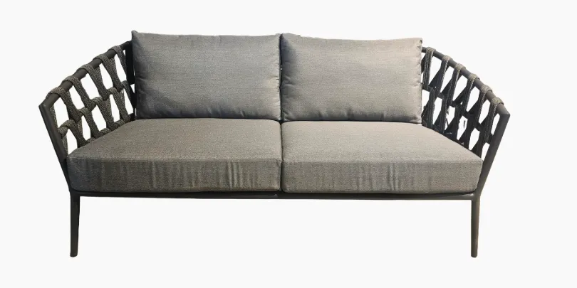 leo-sofa-with-liso-grafito-cushion