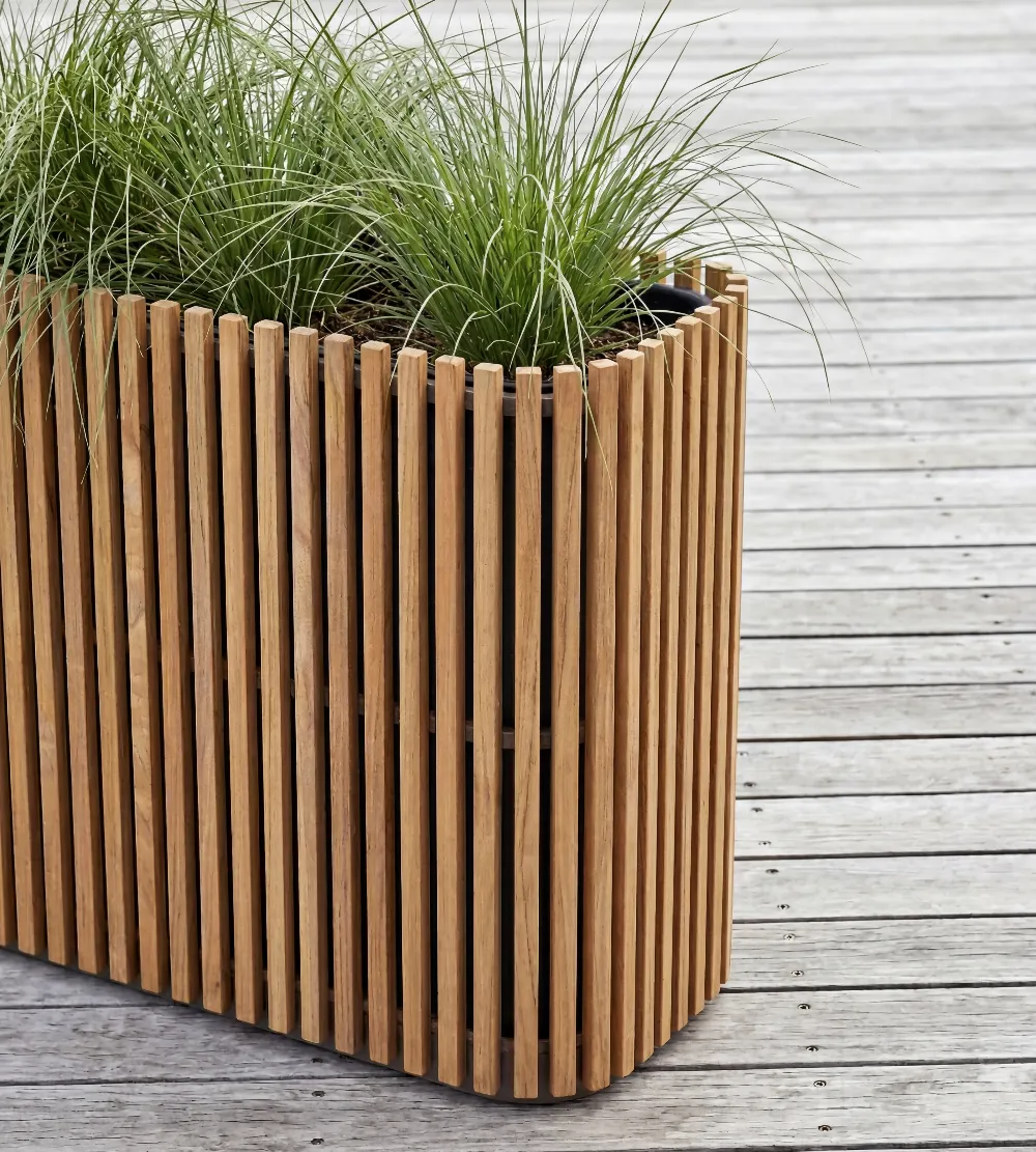 cotswoldteak-avocadividerplanter-lifestyle-mid