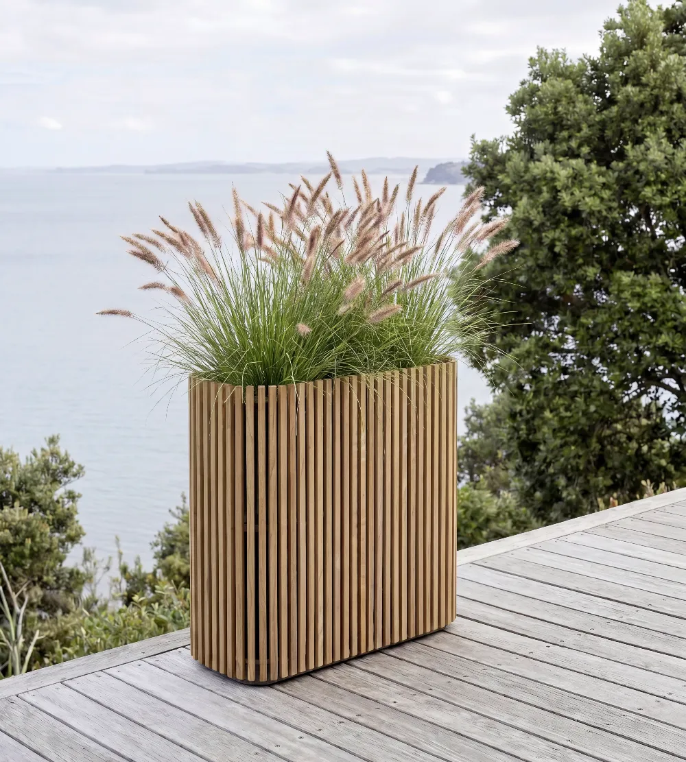 cotswoldteak-avocadividerplanter-lifestyle