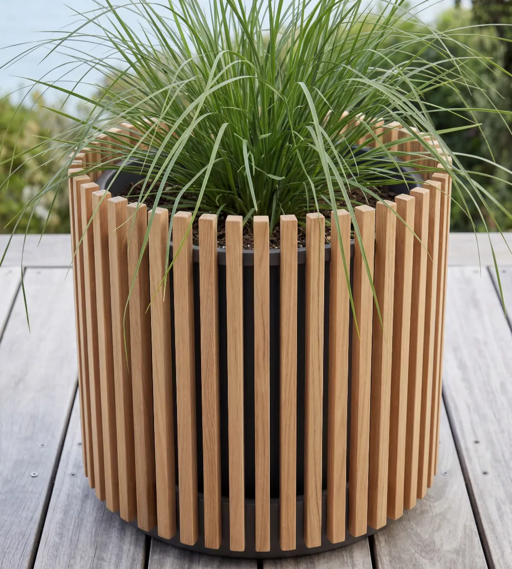 cotswoldteak-avocaroundplanter-lifestyle-mid