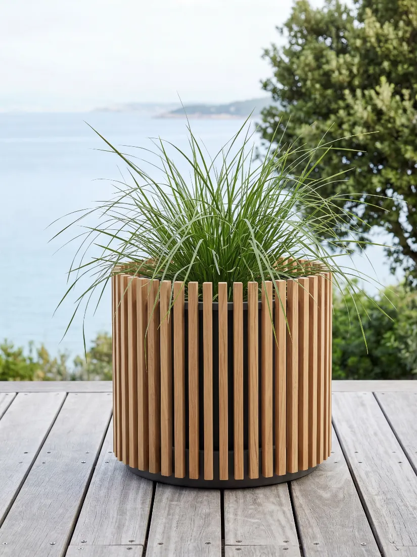 cotswoldteak-avocaroundplanter-lifestyle