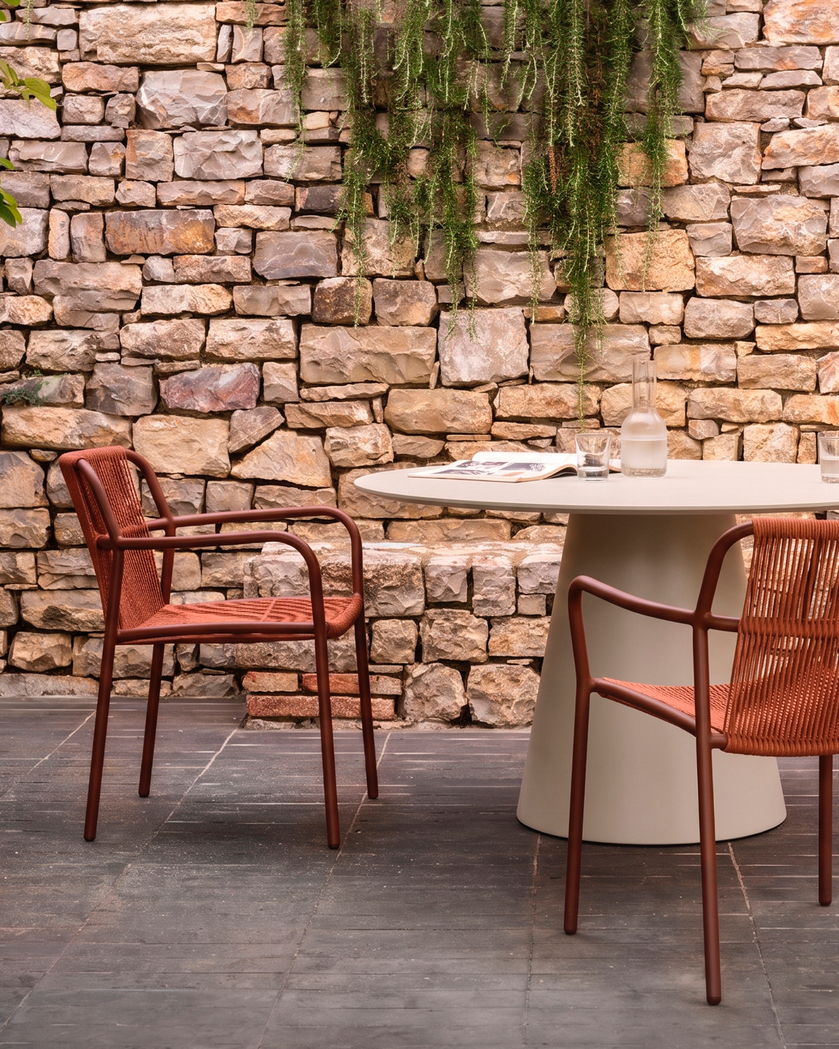 sweep-dining-chair-sandro-dining-table-fints2