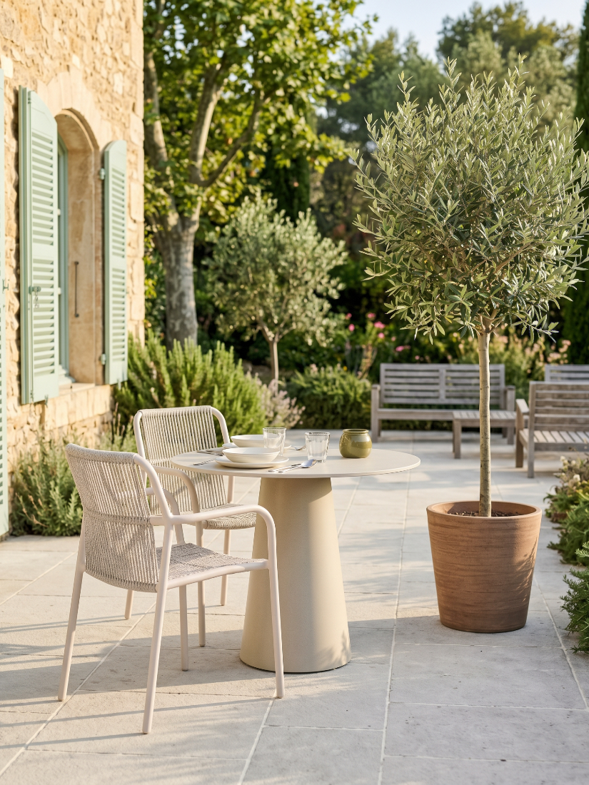 sandro-round-dining-table-sweep-dining-chair-dune-white