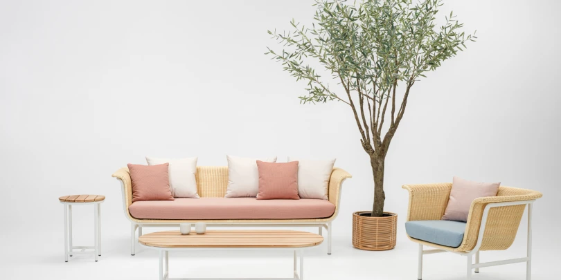 VincentSheppard_WickedLoungeSofa3SLoungeChairWhite_Landscape_extra_1616x1000