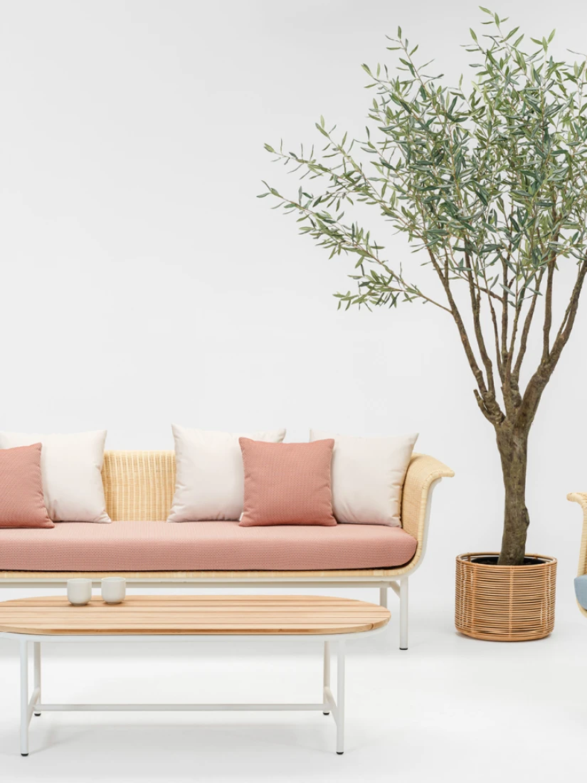 VincentSheppard_WickedLoungeSofa3SLoungeChairWhite_Landscape_extra_1616x1000