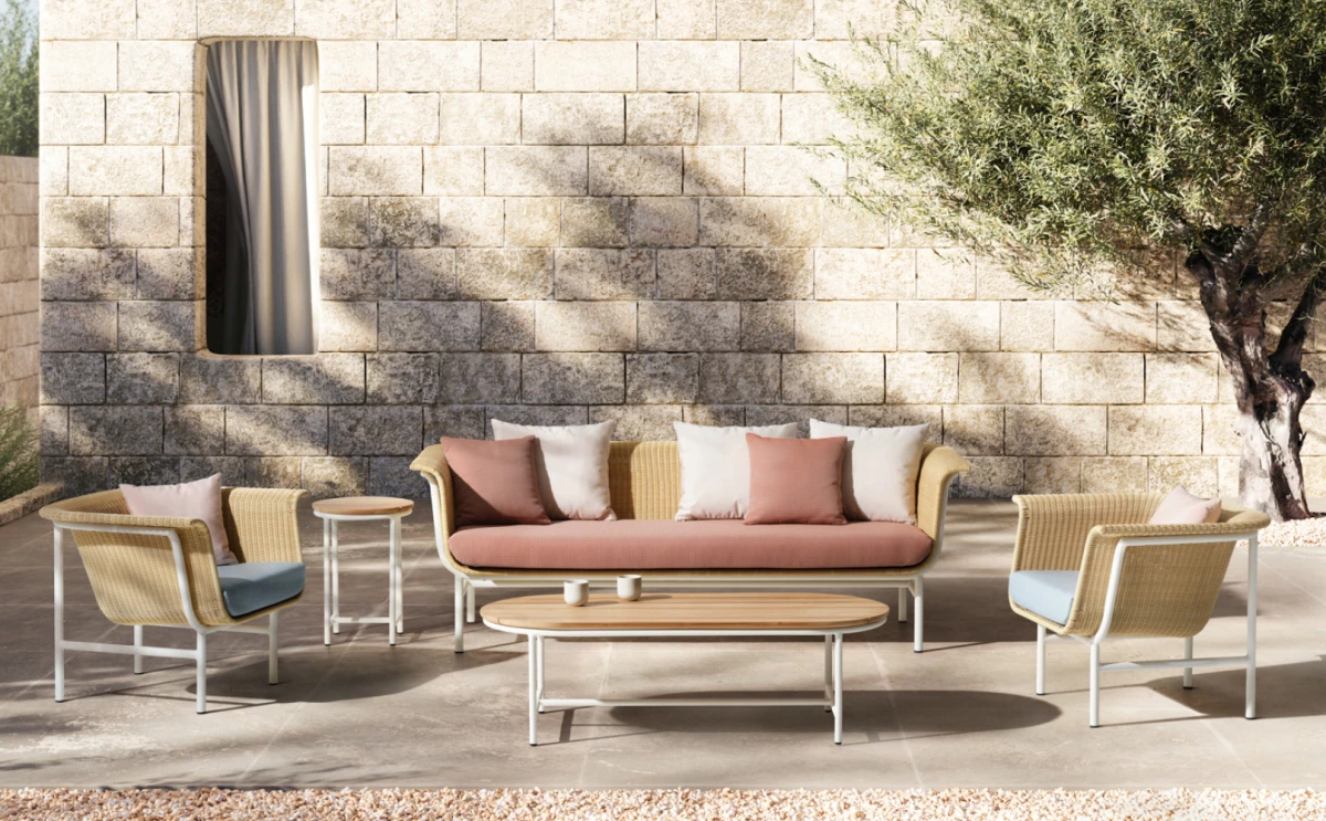 VincentSheppard_WickedLoungeSofa3SLoungeChairWhite_Landscape_1616x1000