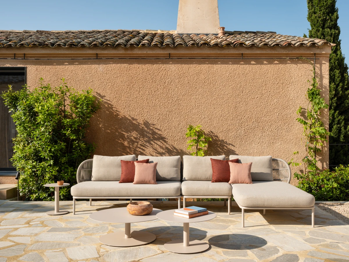 VincentSheppard_KodoModularDuneWhite_CoffeeTables_WhiteBoucle_Spice_Coral_300dpi