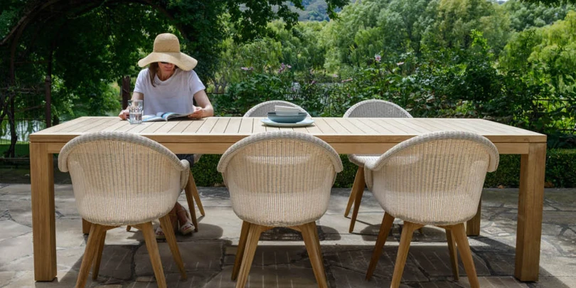 HamptonDiningTable_Landscape_1616x1000
