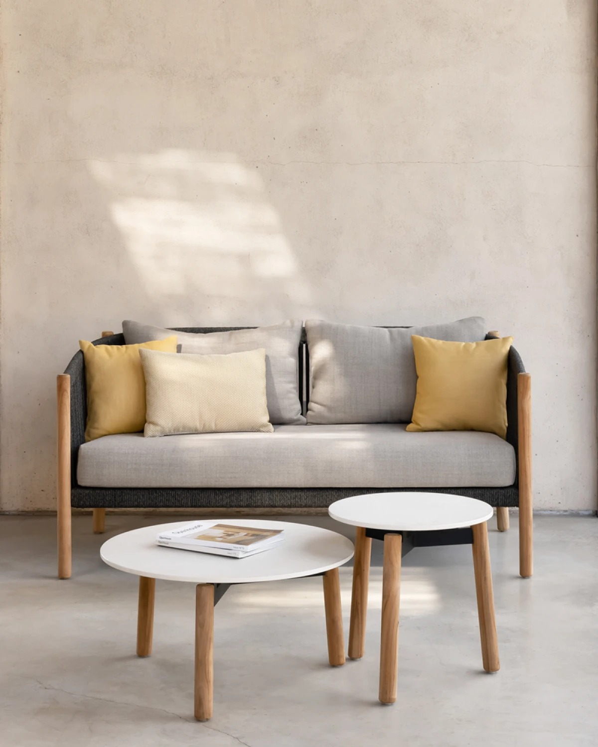 VincentSheppard_LentoLoungeSofa_sideandcoffeetables_extra_800x1000_72dpi