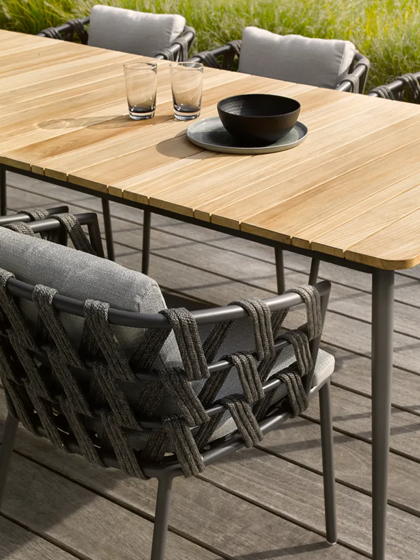 VincentSheppard_LeoDiningtable_extra_800x1000_72DPI