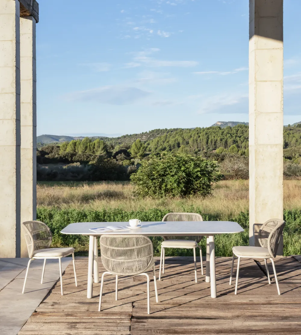 vincent-sheppard-Kodo-dining-chair-dune-white-and-dining-table-shards