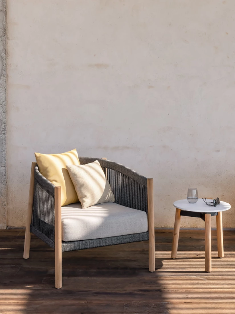 w800h1000zcZCq85_VincentSheppard_LentoLoungeChair_side_table_mainimage_800x1000_72dpi